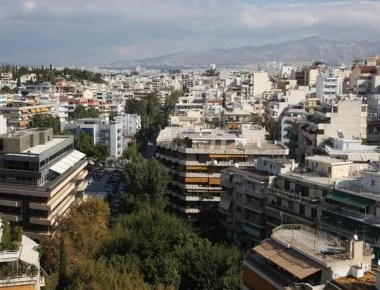 H κυβέρνηση ετοιμάζεται για εκλογές και μειώνει τον «ΕΝΦΙΑ» σε... δόσεις μέχρι και 50%